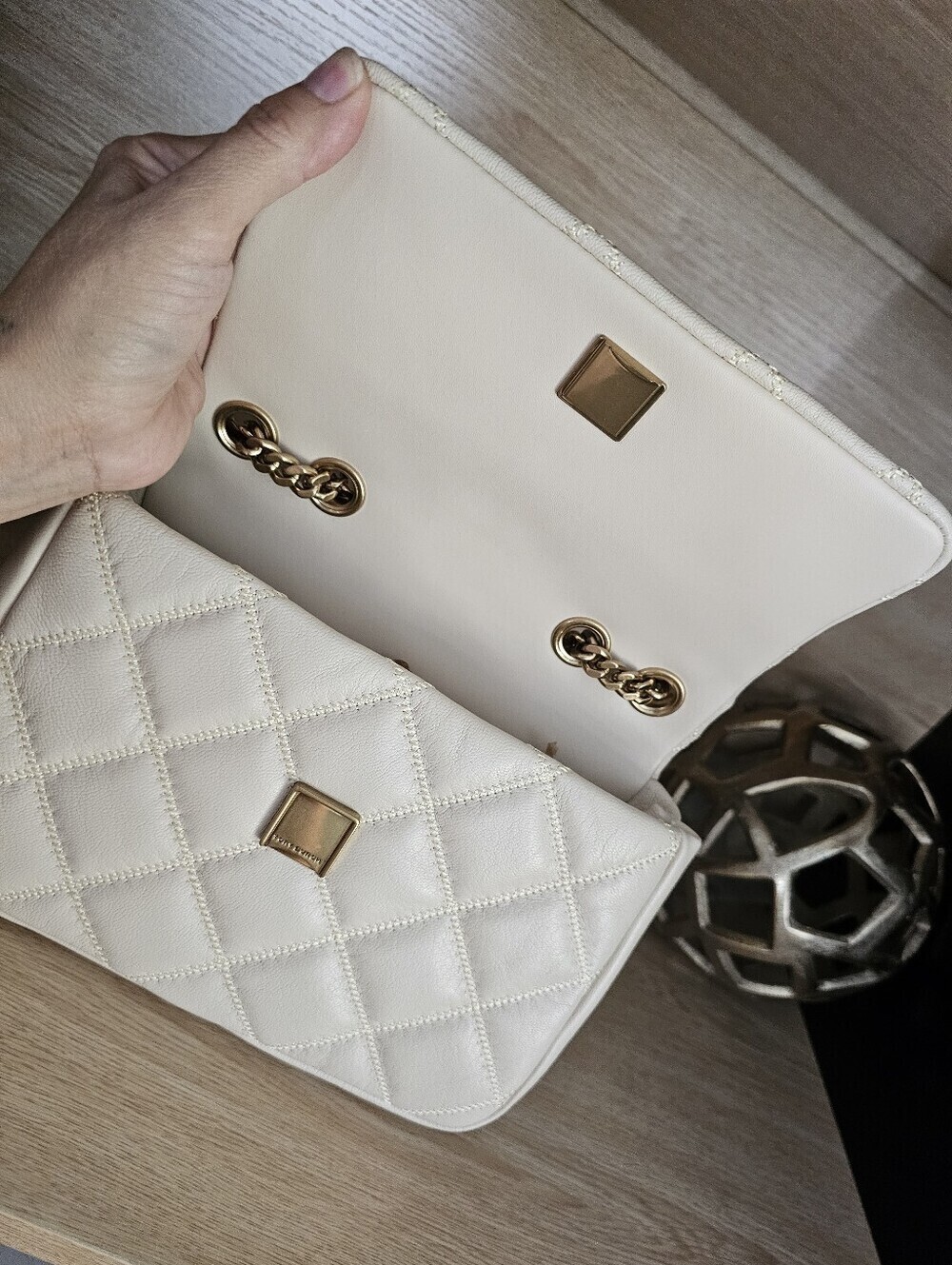 Tory Burch willa shoulder bag . - Picture 12 of 17